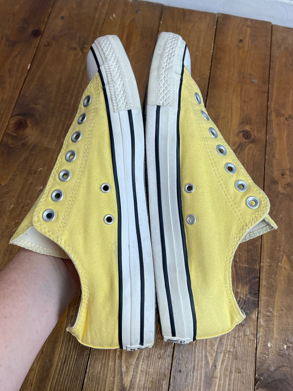 Converse butter yellow low top sneakers Mens size 9, Womens size 11 - Picture 4 of 7